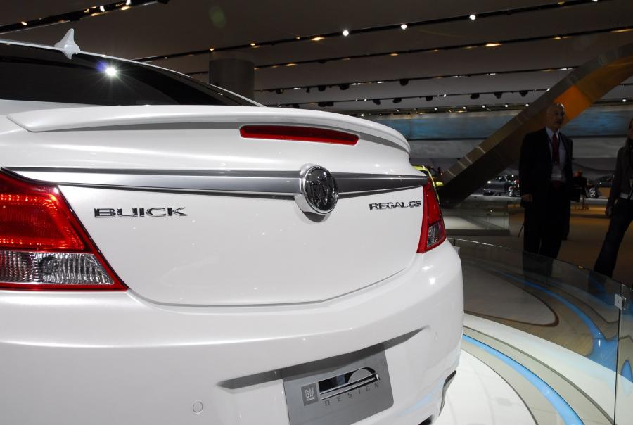 Buick Regal GS 2011 года  (фото 40 из 69)